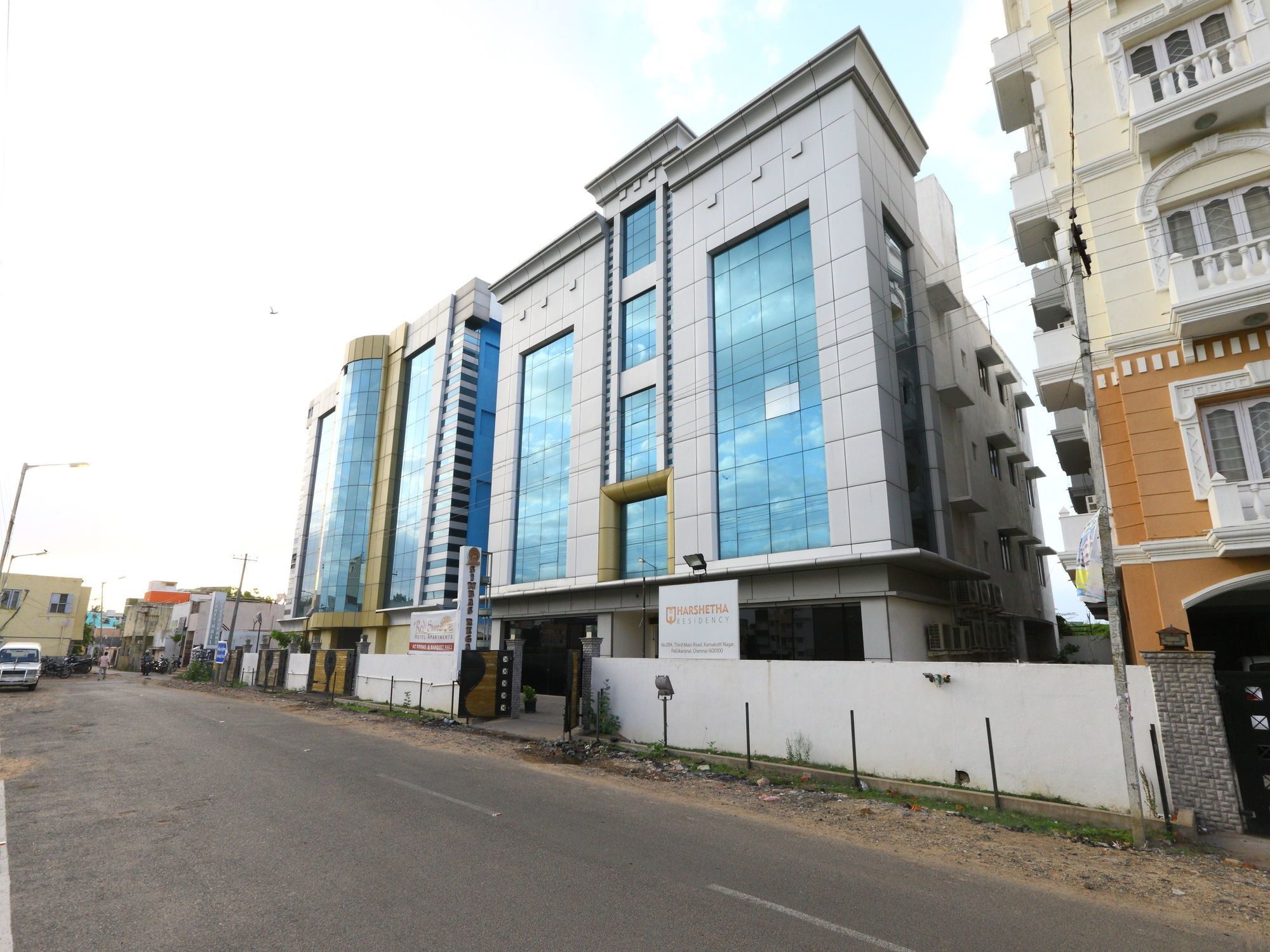 Hotel Oyo 5280 Harshetha Residency