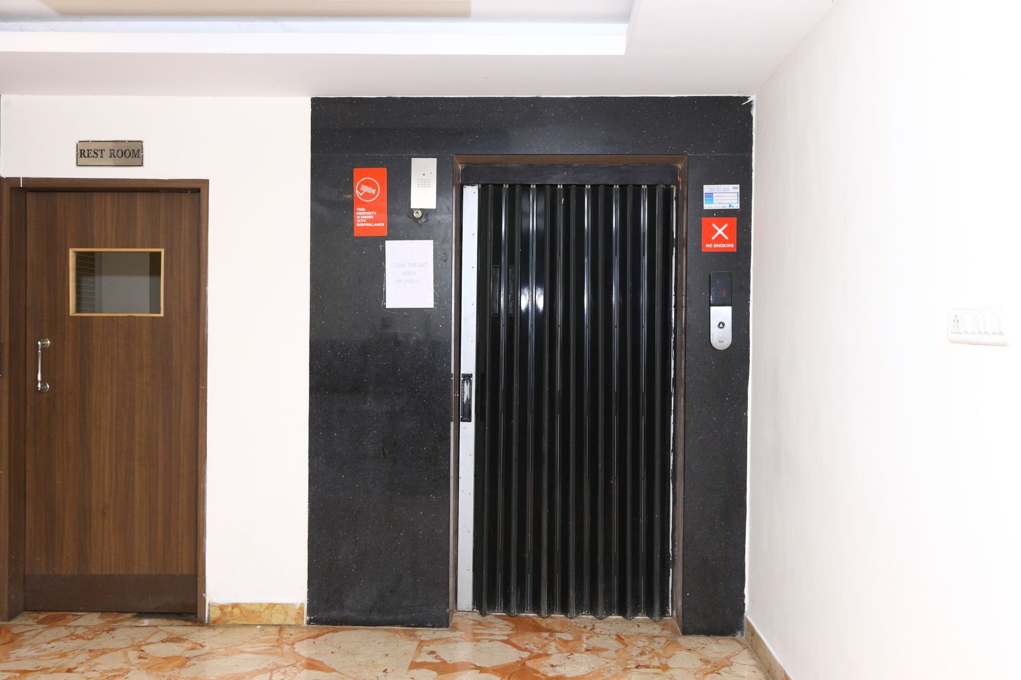 Oyo 5280 Harshetha Residency Hotel