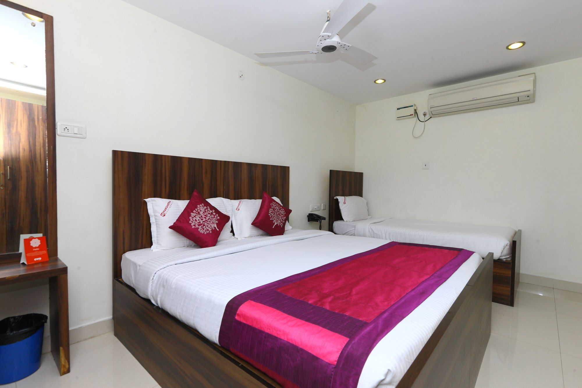 Hotel Oyo 5280 Harshetha Residency Chennai