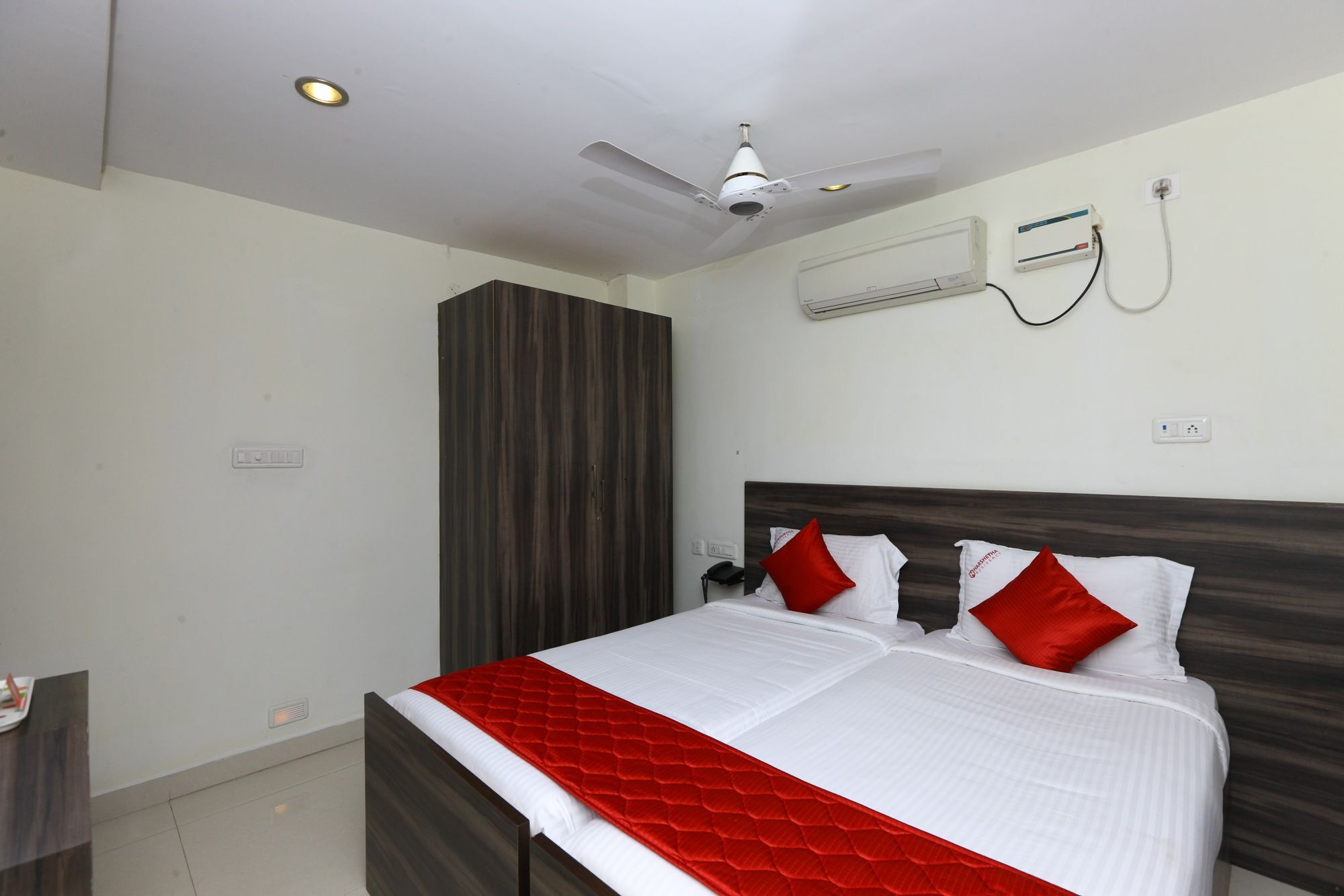 Oyo 5280 Harshetha Residency Chennai