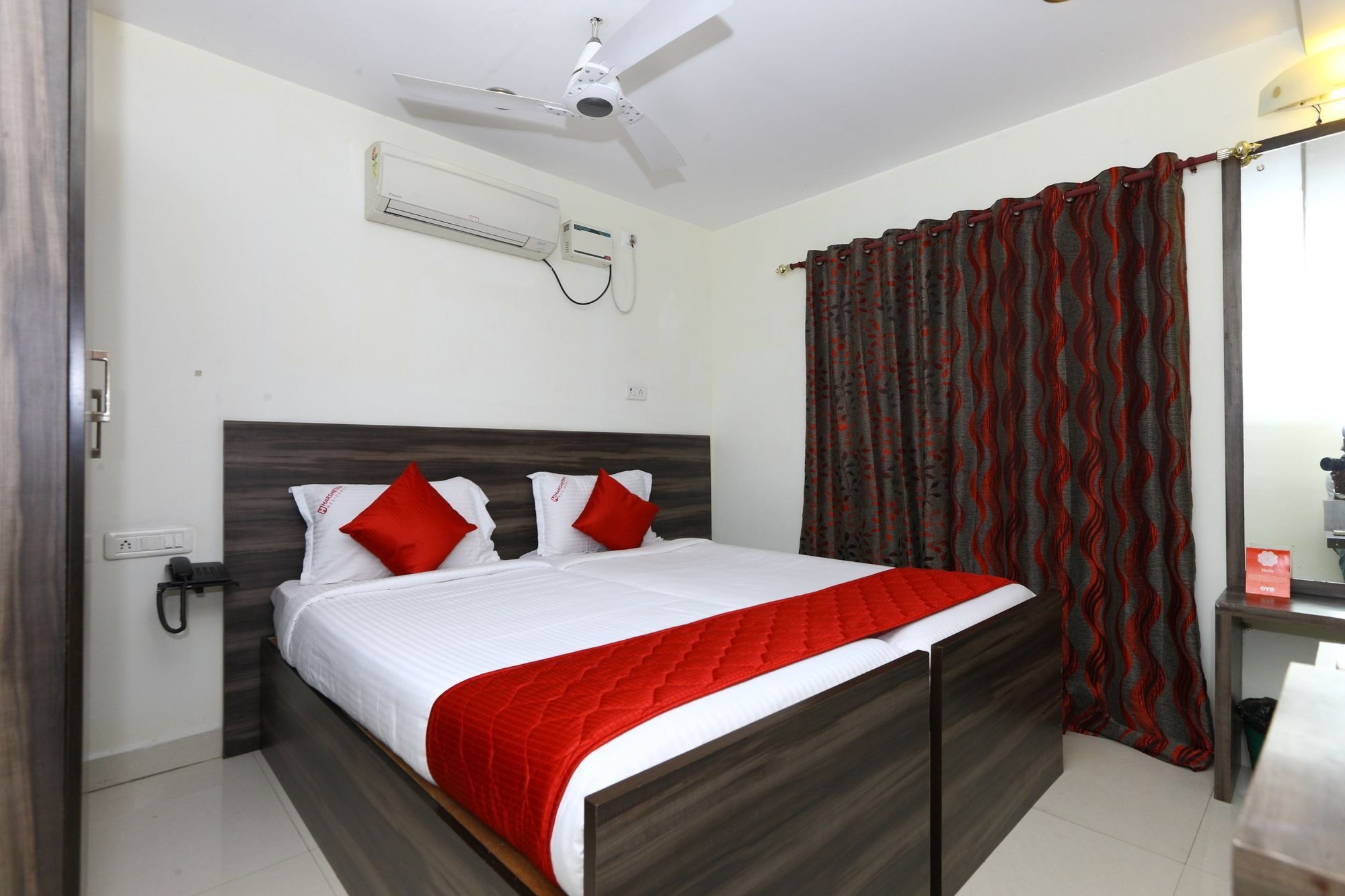 Oyo 5280 Harshetha Residency Hotel
